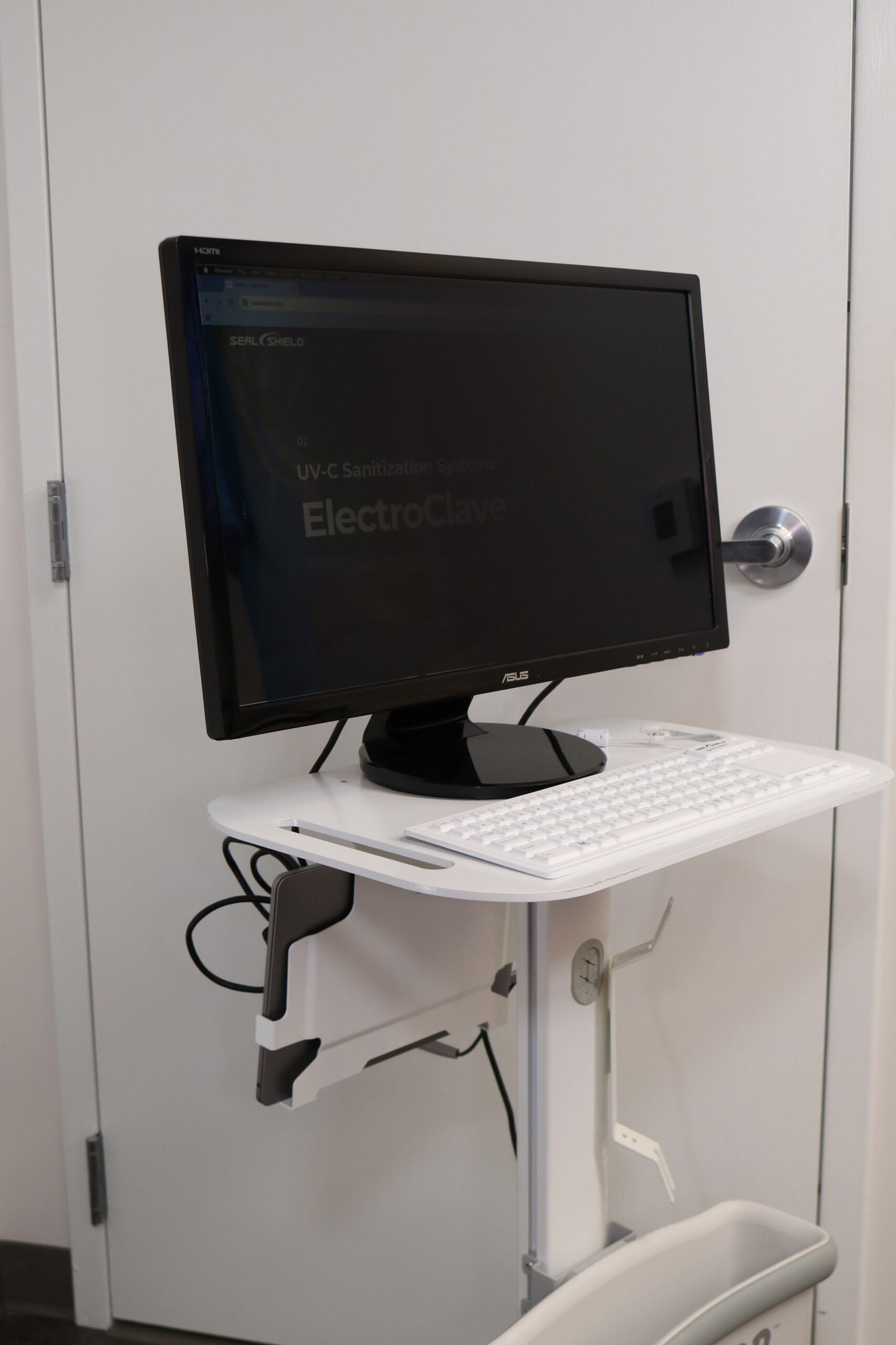 A Computer Monitor Privacy Screen Workstation